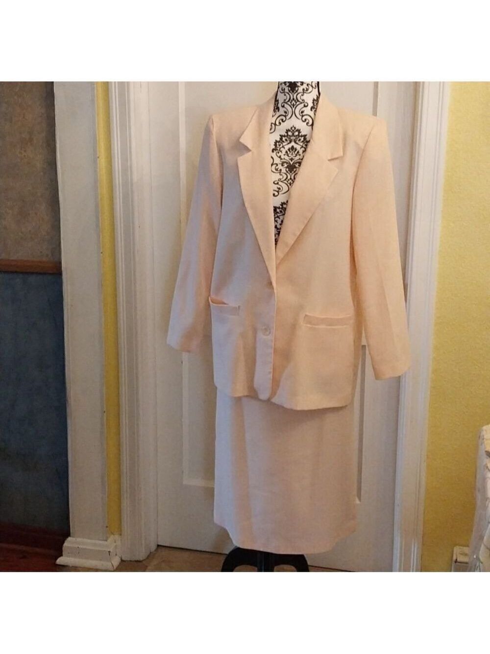 Vintage Alfred Dunner  pink 2 piece suit Jacket with skirt Size 10